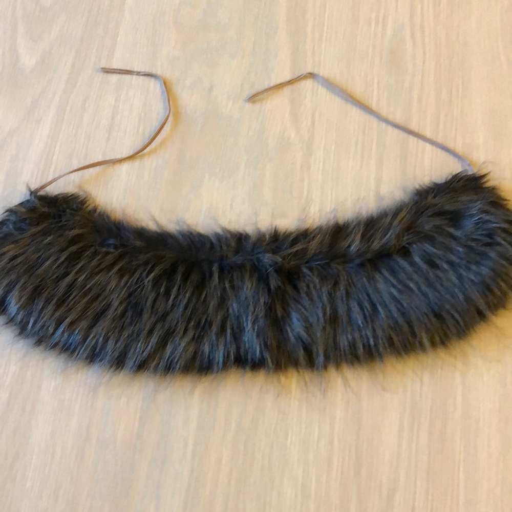 RANDOLPH DUKE faux collar.